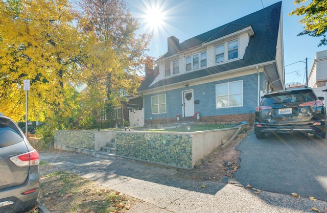 1 Mi to Train Station: Quiet Apartment in Newark