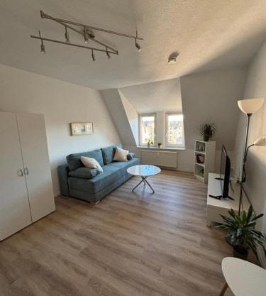 1 Raum Dachgeschosswohnung in ruhiger Lage