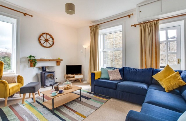 1 Rose Cottage - Three Bedroom House, Sleeps 5