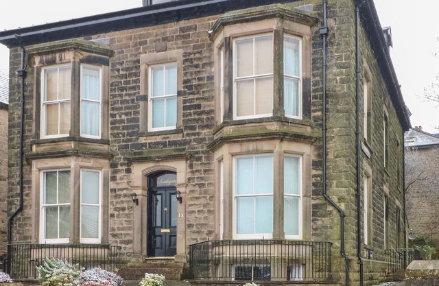 1 SOUTHGATE, family friendly, luxury holiday cottage in Buxton