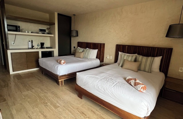 10 min from the beach, 24 hrs security, concierge service.