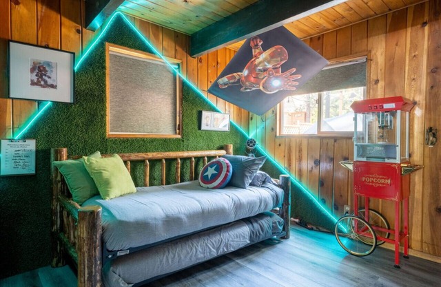 10 mins to Ski with Spa AC Firepit Hammock Dogs