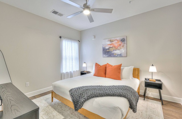 10 Minute or less away from Broadway, The Ryman, and the Country Music Hall of Fame| Stylish 1 bedroom |Infinity pool | Game room | Music Studio | Fire Pit.