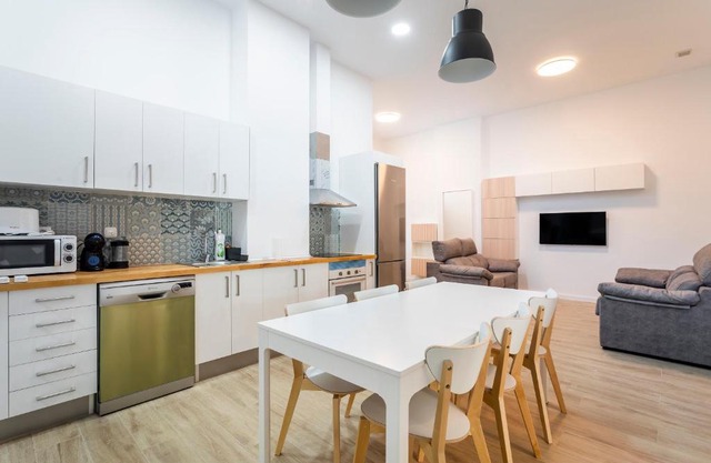 10 pax, AC, Wifi gratis, Ciudad Artes y Ciencias