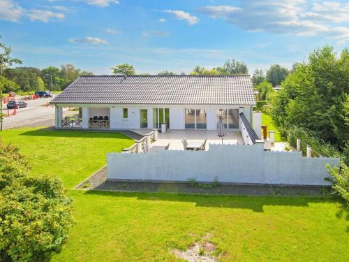 10 person holiday home in Grenaa-By Traum