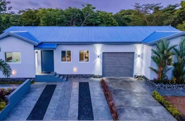 100 yards from beach club and playa Colorado!