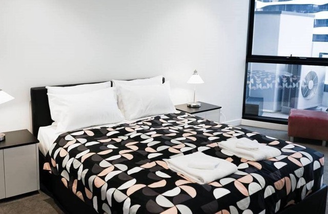 1005 2 bedroom + 2 bathroom Apt with the balcony in CBD
