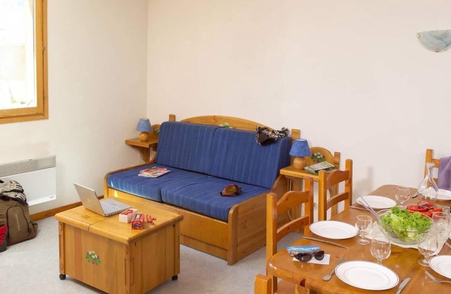 100m from resort center, fitness, swimming pool, terrace, balcony, parking, tv, ski locker, 26-28m²