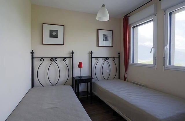 100m from ski slopes, 1st floor, view valley, parking, tv, ski locker, 37m², Peyragudes