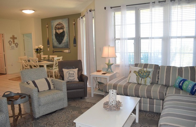 105W ~ 2BR/2BA condo with Beachfront View
