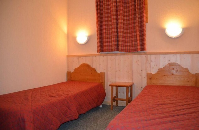 10m from ski slopes, 9th floor, balcony, tv, ski locker, 65m², Les Menuires