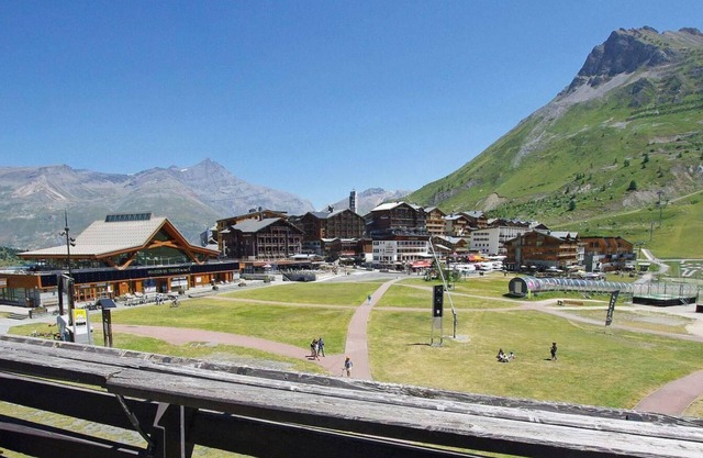 10m from ski slopes, 6th floor, view resort, balcony, tv, ski locker, 26m², Tignes