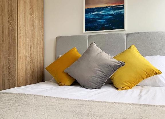 10x TOP FLOOR SERVICED APARTMENTS LONDON GATWICK CRAWLEY SUTHERLAND QUARTERS