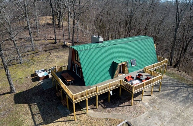 12 Acre Incredible Hideaway 30 mins from Broadway