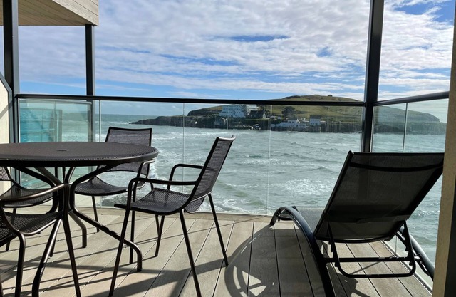 12 BURGH ISLAND CAUSEWAY, family friendly in Bigbury-On-Sea