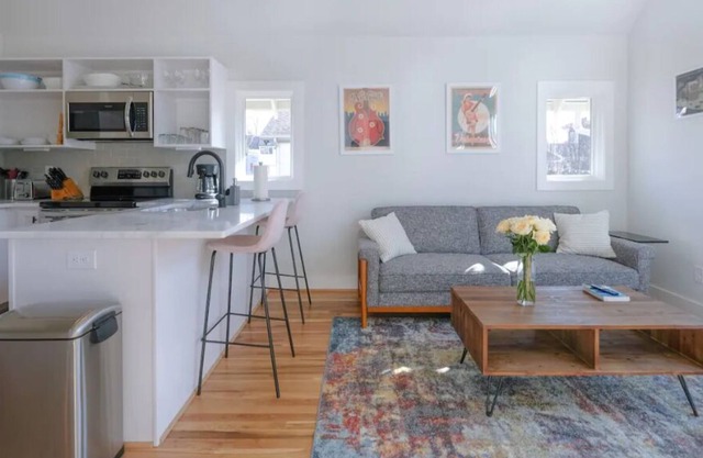 12 South * Perfect Location * Private Guest House