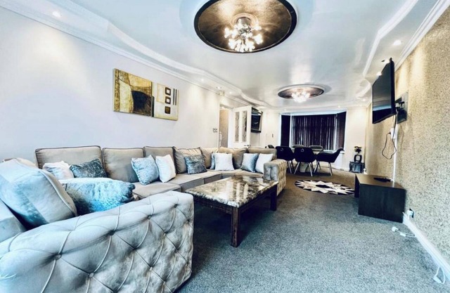 13 Guests - Free Parking - Manchester House