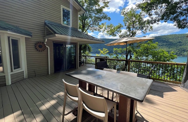 133’ Private Skaneateles Lakefront - Peaceful Retreat with Stunning Sunsets!