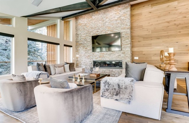 1337 Vail Valley Dr., Vail Golf Course Home-Hot Tub, Close to Golden Peak!