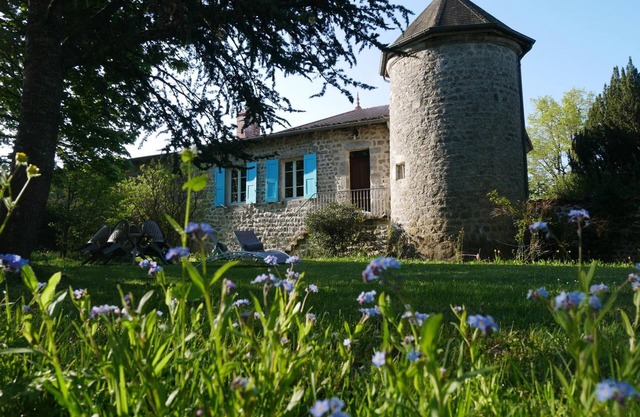 13th Century Cottage with Fireplace and Garden, Near Trails