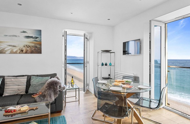 14 At The Beach, Torcross - an apartment that sleeps 4 guests in 2 bedrooms