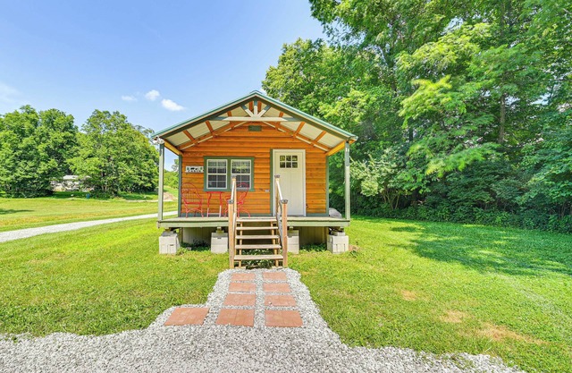 14 Mi to Kentucky Horse Park: Creekside Cabin