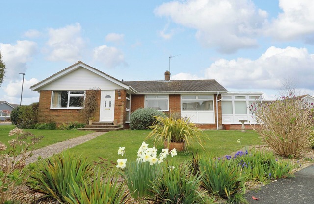 14 ORCHARD ROAD, pet friendly, country holiday cottage in Seaview