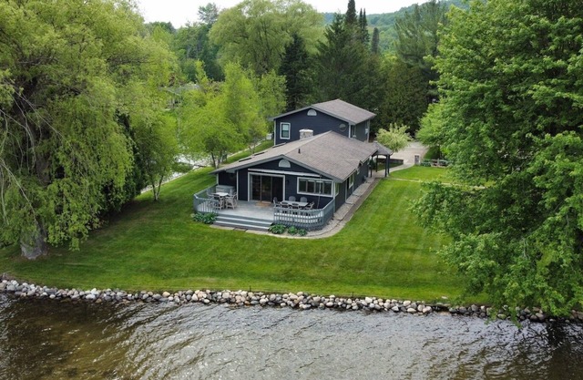 140 ft. of Bellaire Lakefront Property on Intermediate Lake & canal