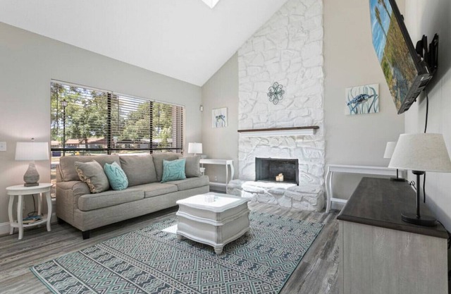 14543 Luth Drive · The Palms Retreat~Firepit~Fenced Yard~Pet Friendly