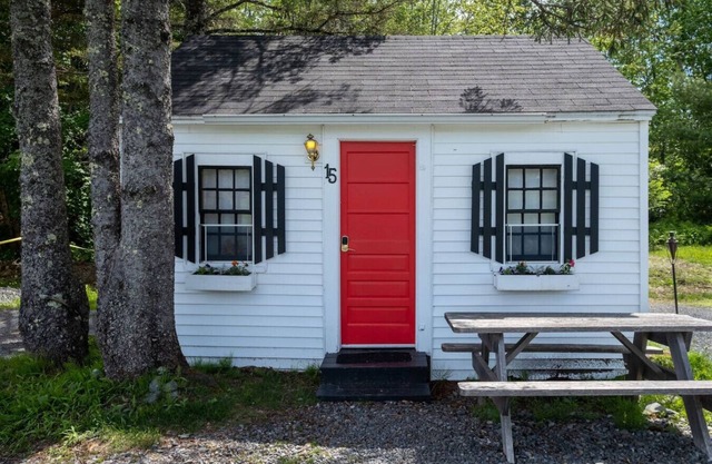 15 1Br Cottage Heart of Maine Open Hearth Inn