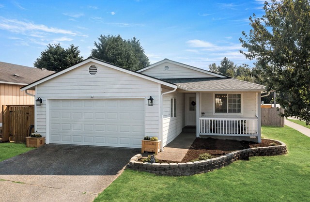 15 Min to Downtown Tacoma - Centrally Located