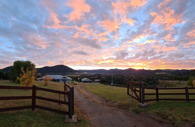 15 minutes from CBD. Guest numbers flexible for travelling sporting families.