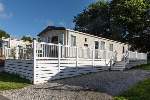 16 Lakeview, Pelham Retreat