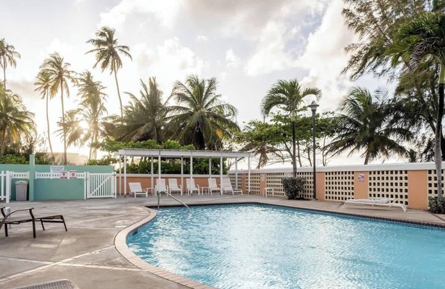 #17 Beachfront 3br, 2ba Apt @ Isabela Beach Court