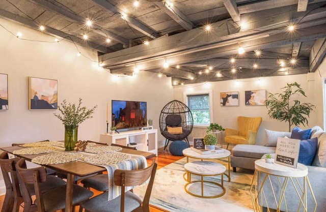 *1710 House|2Br Halloween Escape| Downtown+Parking