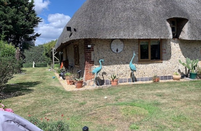 18 Century Thatched Cottage tucked away secluded garden near Goodwood Racecourse