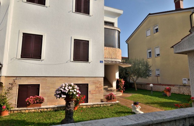 Apartments Mohar 
