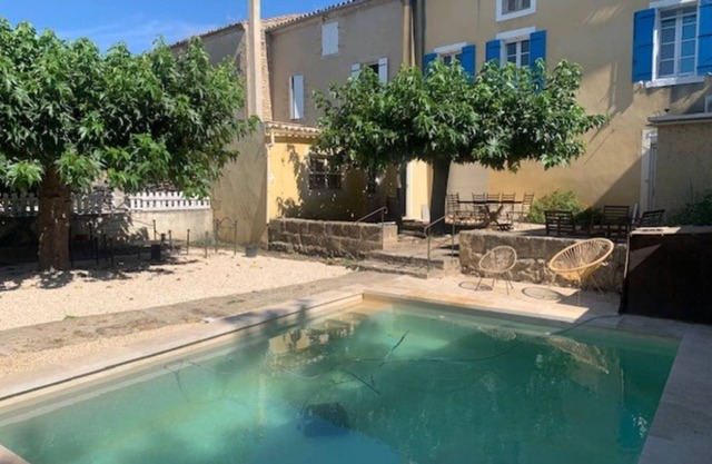 180m2 house with swimming pool in the village. Small & medium dogs accepted