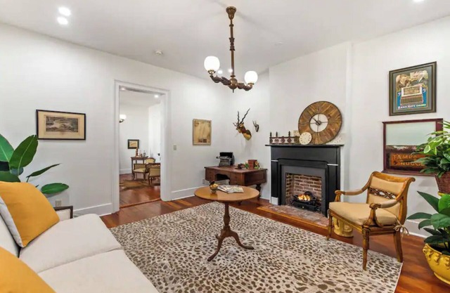 1864 Little Brick | 1/1, Full Kitchen, Hot Tub, Pet Friendly w/fee