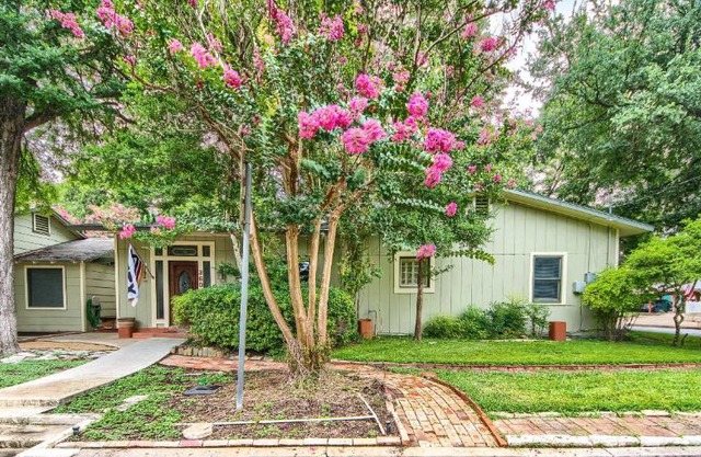 1880 Market Plaza Haus TS 360