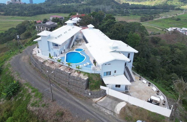 18BR Jaco Sky House/Amazing Views/5 Min to Everything