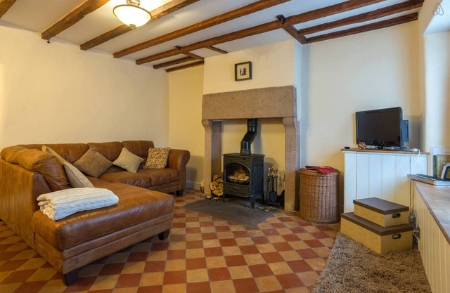 18th Century Grade ll Listed Weavers Cottage, Cromford nr Matlock