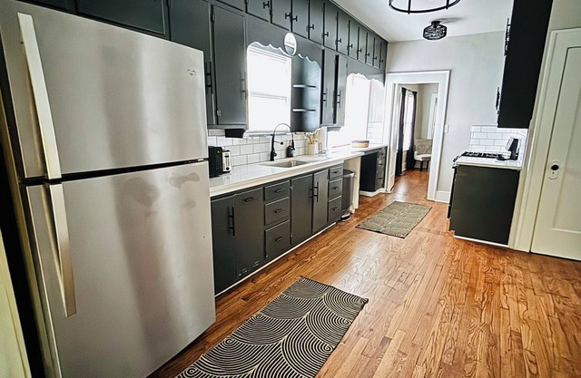 1920’s Bootlegger Inn. 2-bedroom house with WiFi, AC in peaceful Cushing