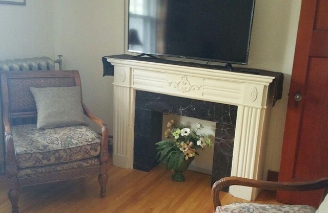 1930's Nostalgic Boutique Loft Canopy Beds