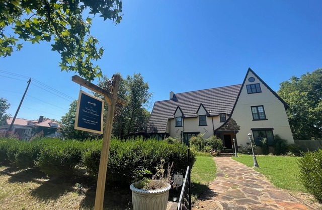 1935 Muskogee English Tudor Home - 2nd Floor Merlot Room