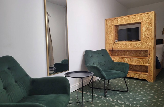 1Bed-ContactlessCheckIn-OutdoorSpace