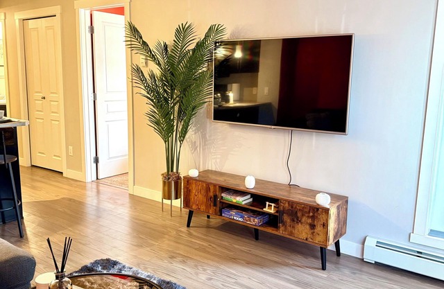 1Bed Lush Condo| Clearview recreation center