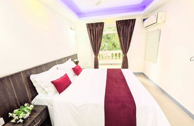 1BHK with Pool & Gym– 4min walk to Beach- rated Exceptional and Guest favourite