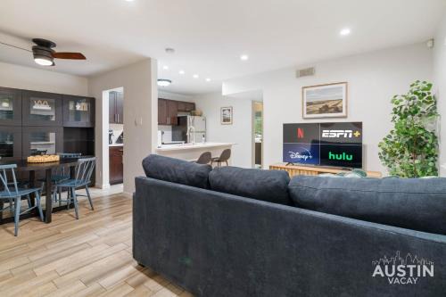 1BR 1BA Pet Friendly Condo w Pool, Gym, Walk to SoCo and Lake by Austin Vacay