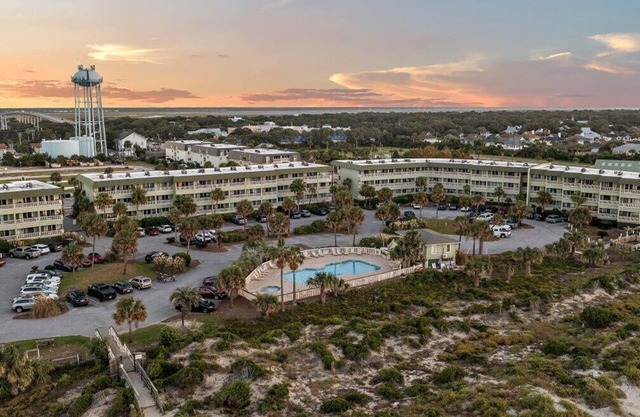 1Br/1BA ~ Sea Cabin in the heart of IOP